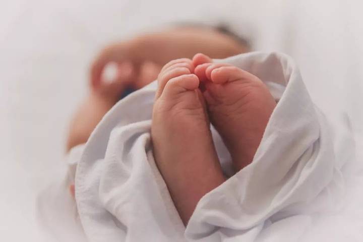 新生宝宝护理（刚出生的婴儿该怎么护理？） 第1张