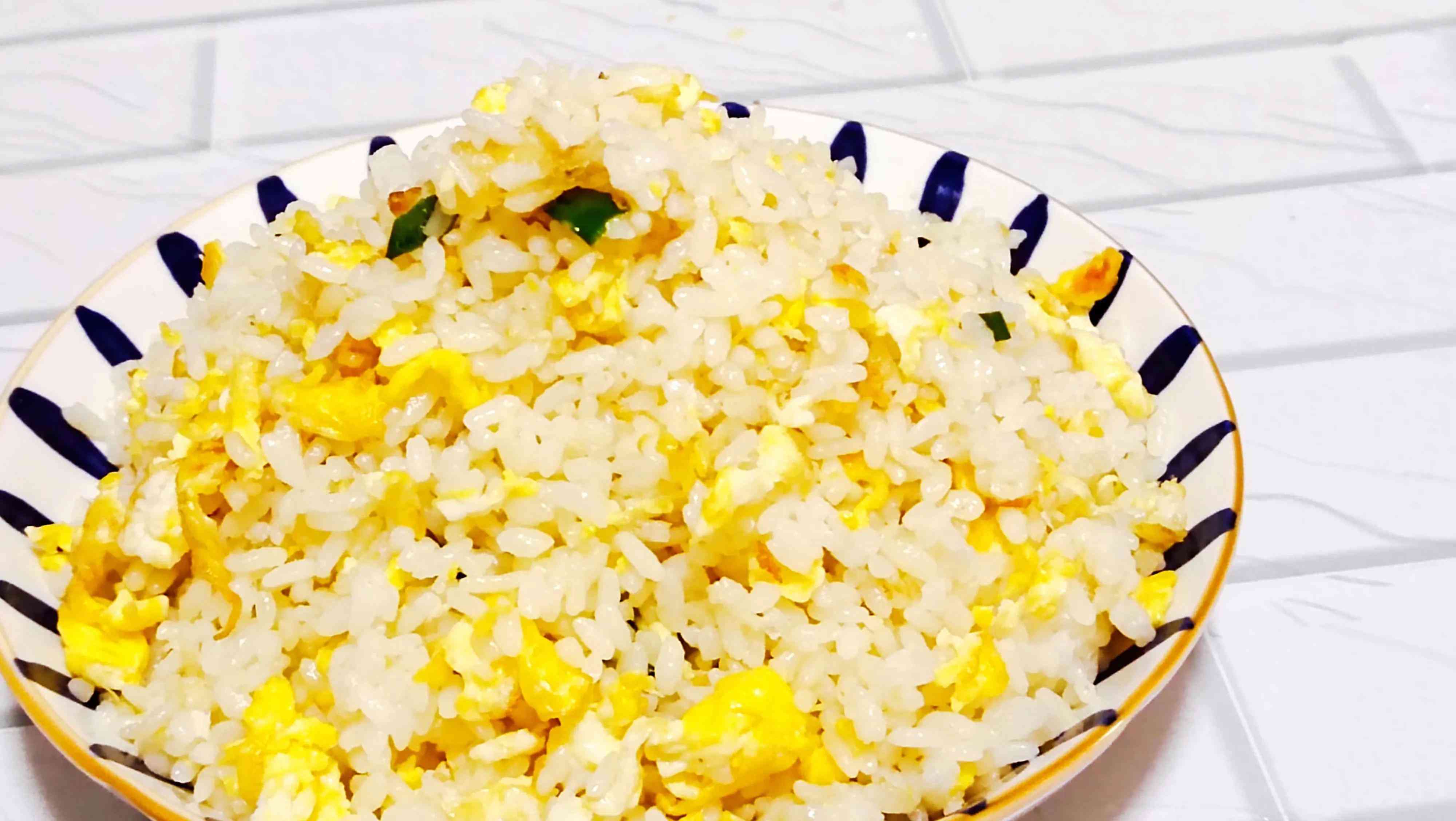 炒米饭的做法（炒米饭好吃的8种做法） 第7张