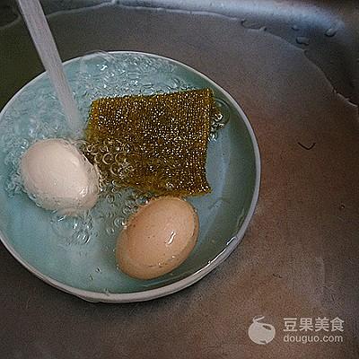 卤鸡蛋的制作方法和步骤（自制五香卤鸡蛋的做法） 第2张