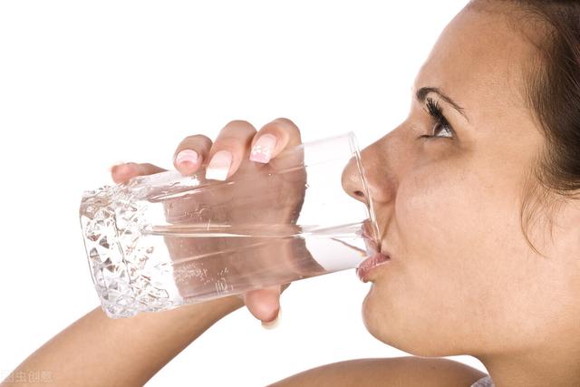 高血压为什么要多喝水，高血压患者喝水要时刻注意这三点! 第2张