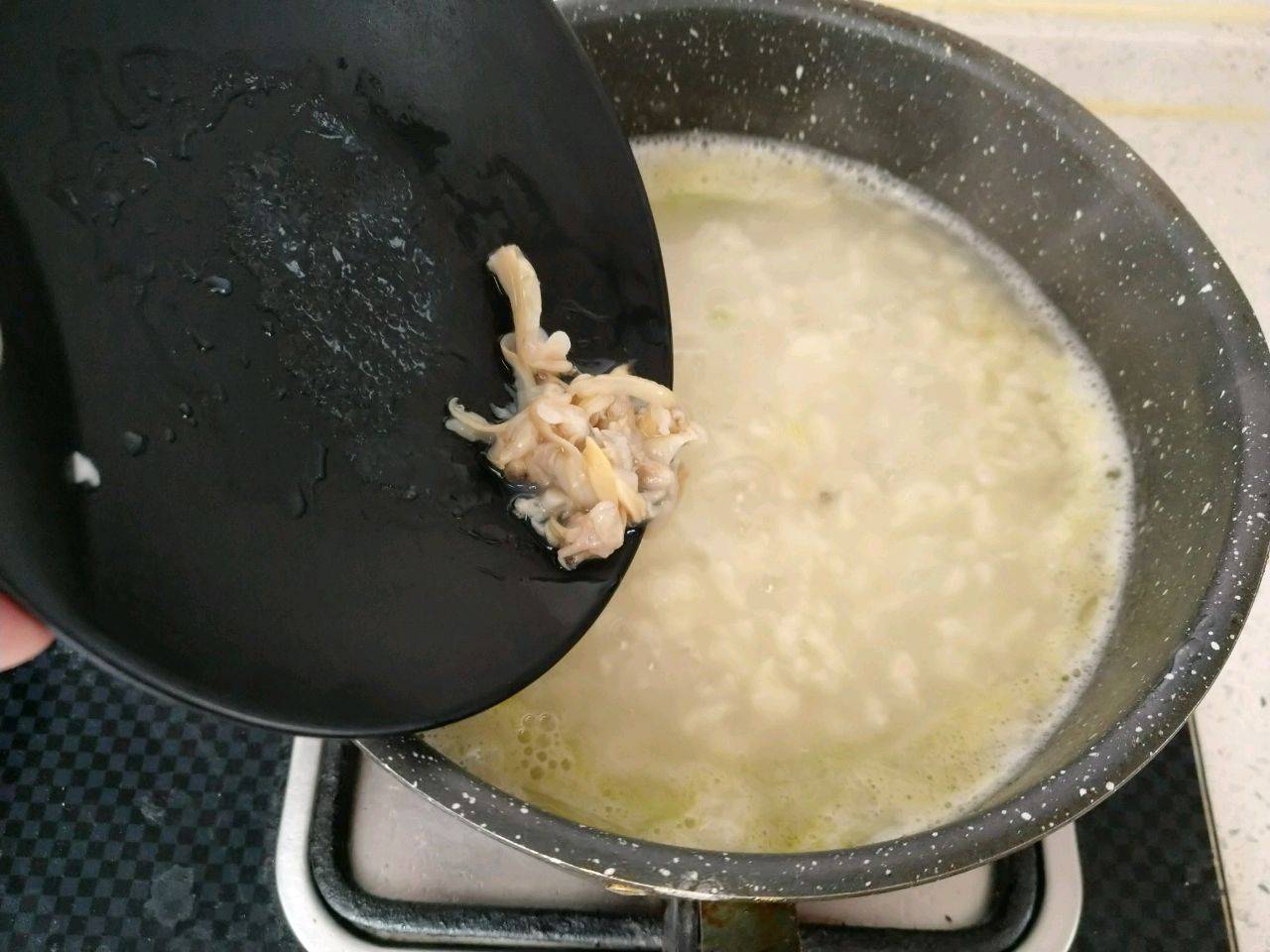 蛤蜊汤的做法（韭菜蛤蜊疙瘩汤） 第1张
